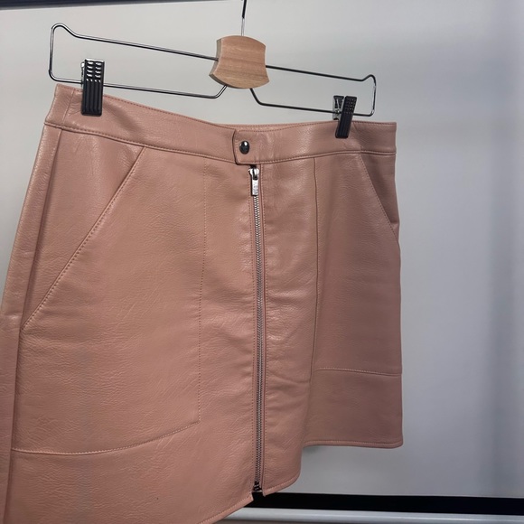 Gorgeous blush pink Bar ||| faux leather skirt (size 6) - Picture 1 of 13